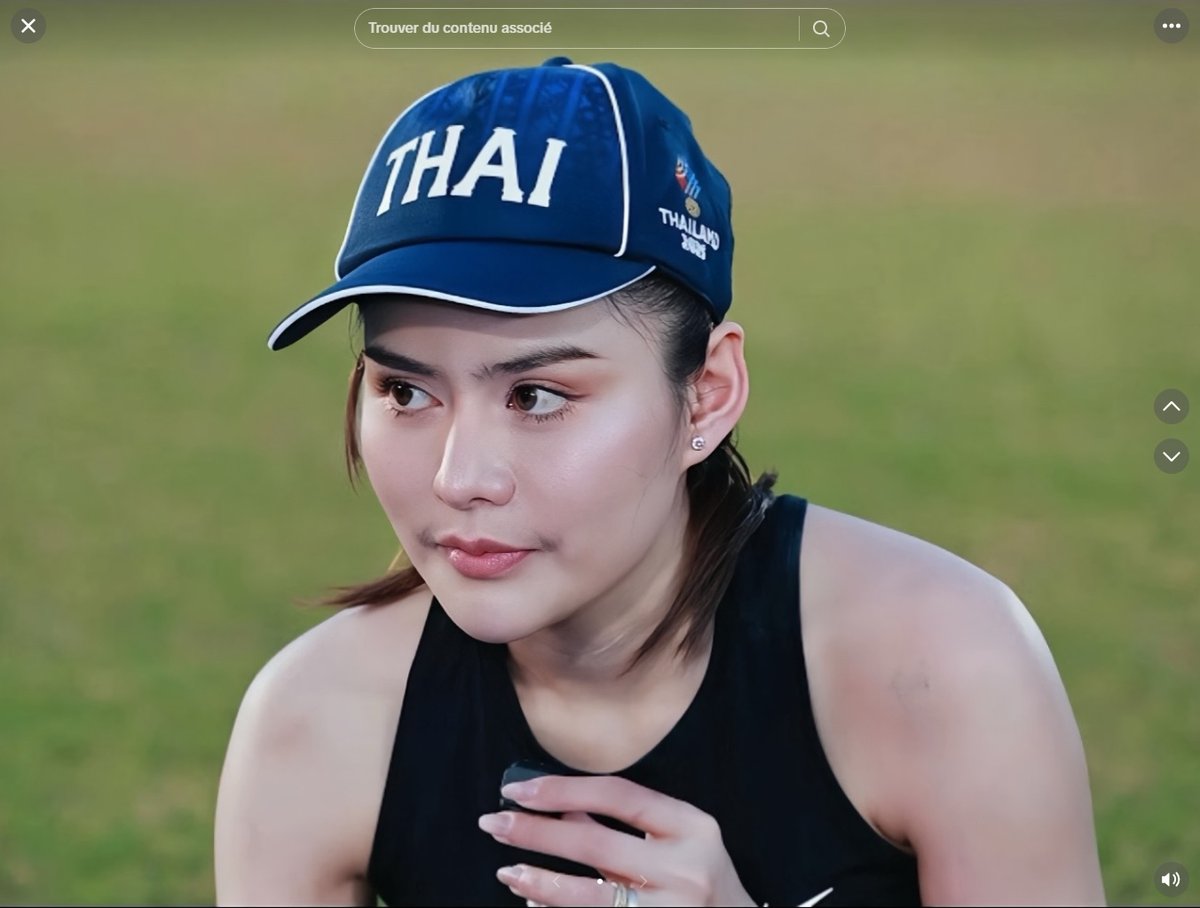 somsakjeam's tweet photo. ภาพชุดออกกำลังกายเมื่อวาน เป็นส่วนหนึ่งของการ"แคมเปญ" (สร้างภาพ) ของ "เจ้าจอม"พลโทอรอนงค์ ใครสนใจเชิญตามไปดูได้จาก TikTok https://t.co/SlFjhiobUj
ผมมานึกดู ตอนนี้ก้อยเอาเรื่องพระ คุณอรอนงค์เอาเรื่องกีฬา คนอื่นๆจะหาเรื่องทำกันไหม? ต้องช่วยกันหา ...
1/2 https://t.co/0CQlOLMRkC