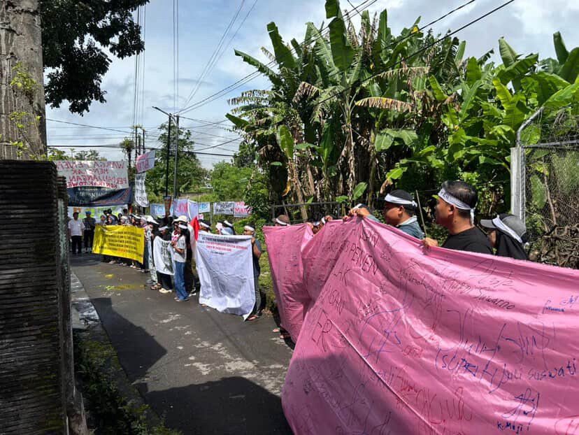 merapi_uncover's tweet image. [Breaking News] aksi unjuk rasa hari ini warga di dusun penen, harjobinangun pakem . tolak adanya perpanjangan kontrak tower karna warga terkena dampaknya. infonya ada oknum dibalik ini semua ini min (1/5/2026) 

minta tolong nama akun disamarkan🙏

#Jogja #Yogyakarta