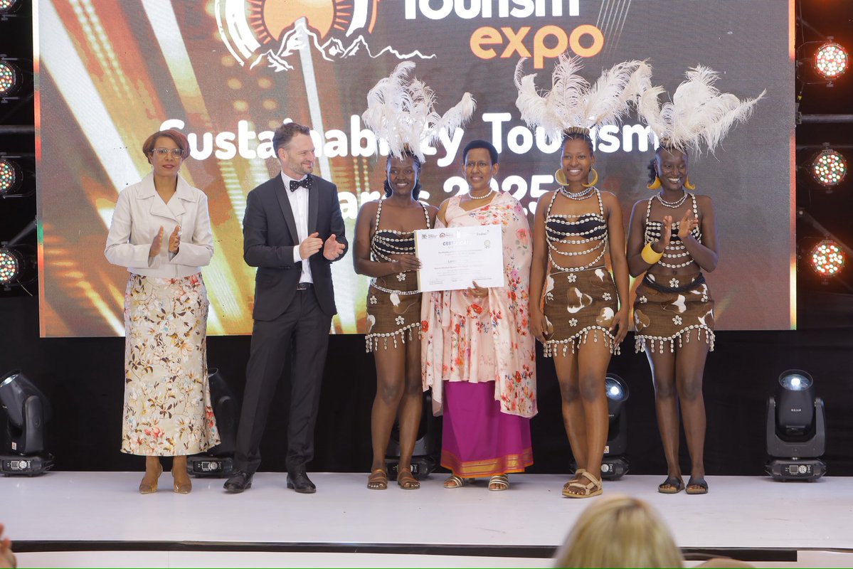 MarvinTheGuide's tweet image. This amazing cultural dress brought more light to the art showcased at @poate2025 
We are known to host over 56 indigenous tribes/ groups of people, with unique traditions &amp;amp; cultures.
Come through for #POATE2026 and learn more about our unique culture.

#ExploreUganda #Wanderlust