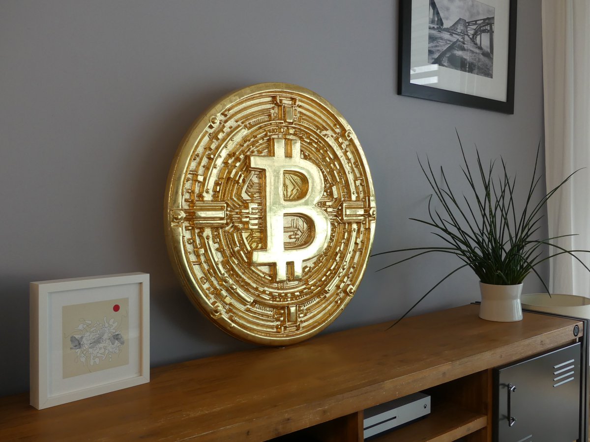 Marcel_ArtCraft's tweet image. What if a physical artifact could contain a Bitcoin inside?
The owner inserts the key themselves. Once sealed it cannot be retrieved without destroying the piece.
A choice between the artifact and the asset.
#Bitcoin #Scarcity