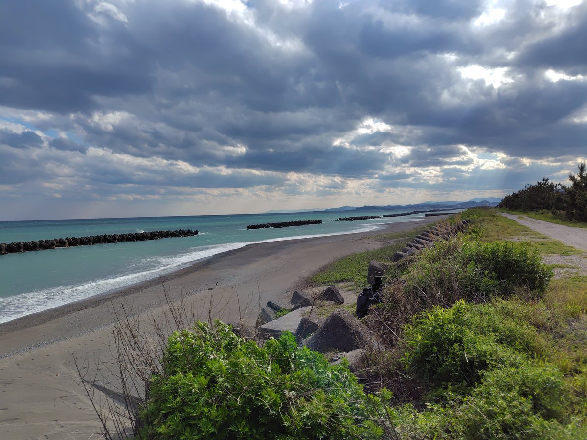 mikotsuko's tweet photo. 山の中から太平洋に出てきた！大海原やなぁ… https://t.co/jwYpaCQXwy