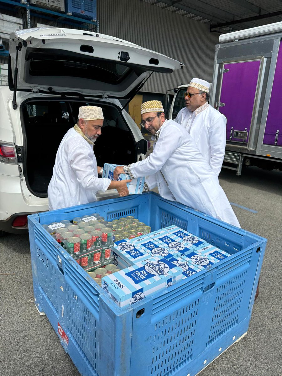 Bohras_AUSNZ's tweet image. Across #Australia, @Dawoodi_Bohras in #Adelaide, #Brisbane, #Canberra, #Melbourne, #Perth &amp;amp; #Sydney donated 7,587 kg of food to @FoodbankAus under @ProjectRiseDB  initiative, helping provide over 13,657 meals.
A collective effort reflecting care, compassion &amp;amp; community support.