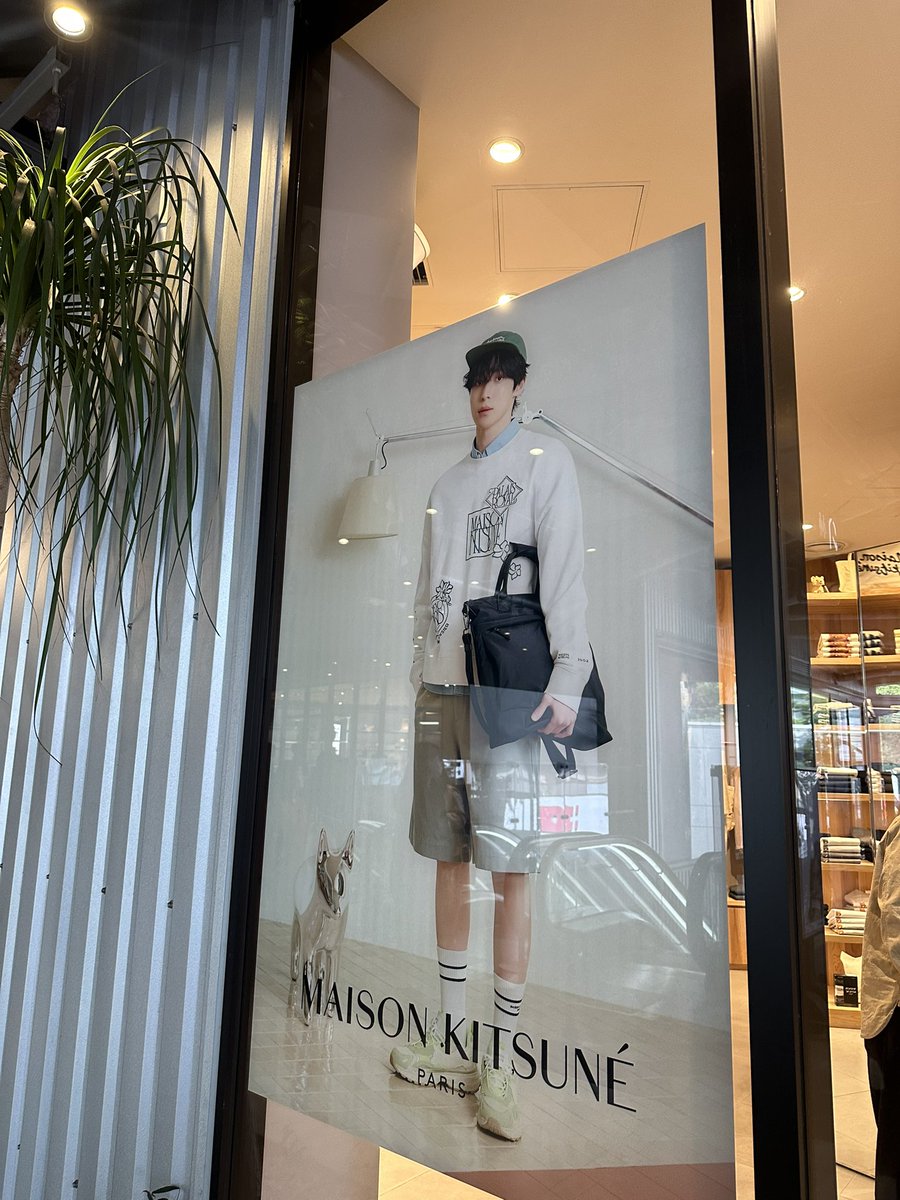#YUNHOxMaisonKitsuné
メゾンキツネモデルのユノさん。

←メゾンキツネ青山店
　　　メゾンキツネ渋谷店→