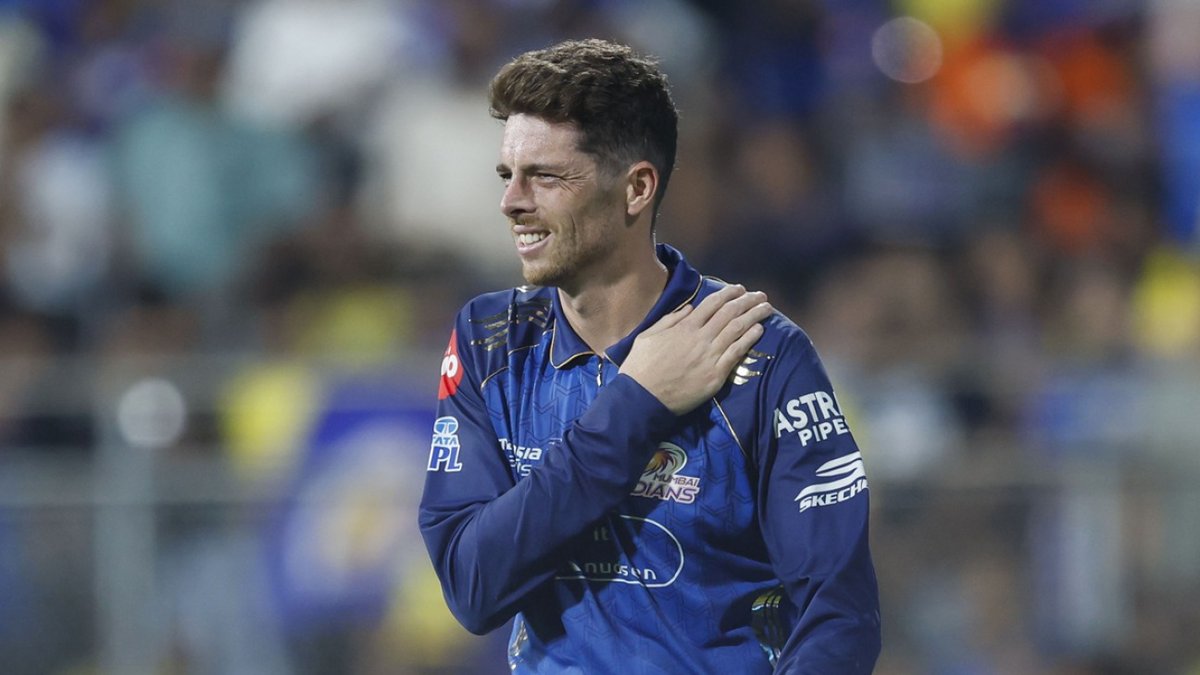 Yolacricket's tweet image. Shoulder injury sidelines Santner for 'at least a month' Mitchell Santner returned home from the IPL, where he was part of Mumbai Indians, earlier this week, and underwent scans that confirmed the injury

#Shoulder #injury #sidelines #Santner #Cricket