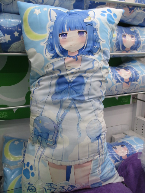 🪼最新景品情報☁️ 『海月雲ろあ ロングクッション』が登場中