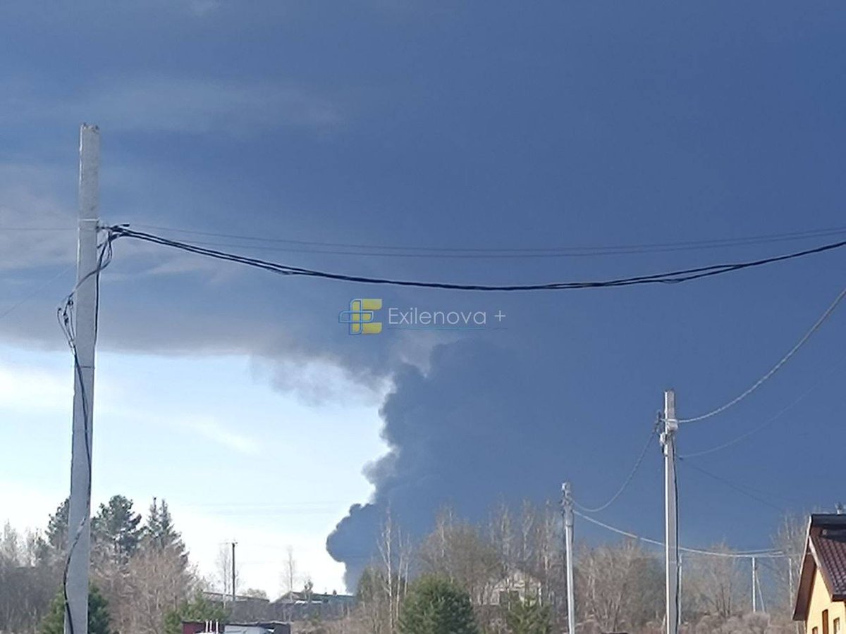 NOELreports's tweet image. The situation in Perm, where Ukraine hit an oil pumping station and a refinery hasn't changed either. The fires are still ongoing. #Russia