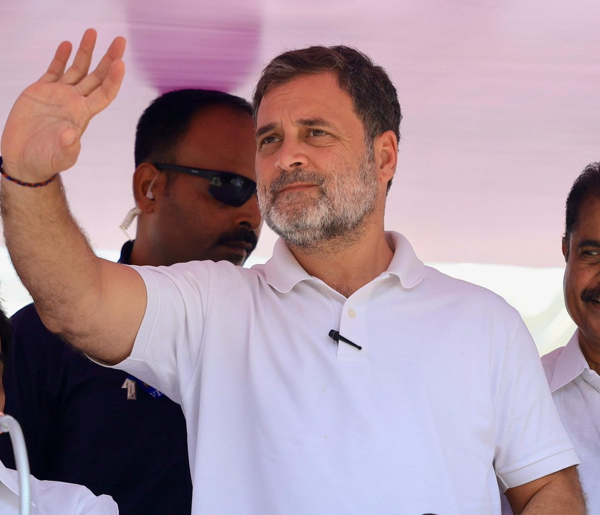 LiveLawIndia's tweet image. #BREAKING 

The #AllahabadHighCourt today DISMISSED a plea against a Sambhal court order that refused to direct an FIR against Rahul Gandhi over his alleged 'Fighting Indian State' remark.