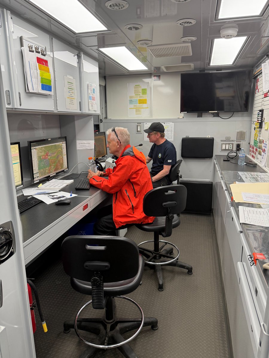 CoquitlamSAR's tweet photo. @BurnabyRCMP Great news! Last night, 18 of our members deployed to assist @BurnabyRCMP in the search for a missing 85yo female.Our teams hit the ground with hikers, mountain bikes, and drones to cover the trails. She was safely located 🚆✨#CoquitlamSAR #Burnaby #PortMoody #SARBC https://t.co/jrxaET9yOA