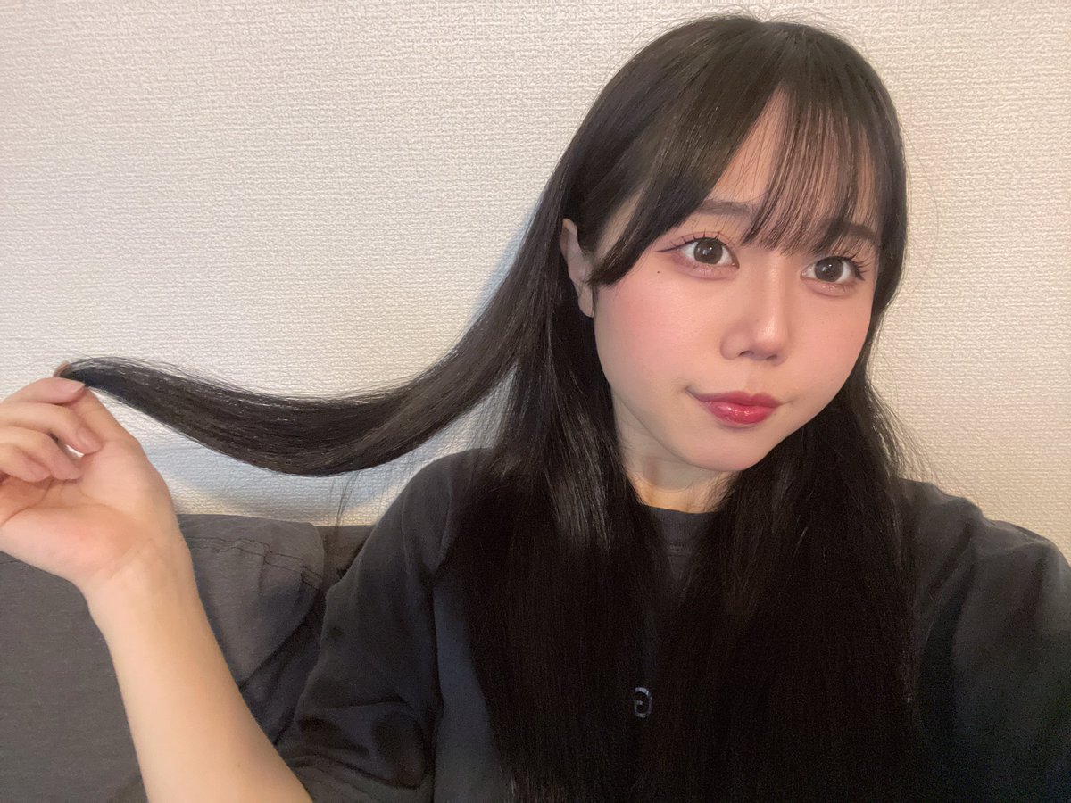 染めた（ｾﾙﾌだからいつもやって貰ってる子に多分怒られる🙇🏻‍♀️）
そして久しぶりにちゃんとメイクした（気分）
前髪も切った！！！！！！！！