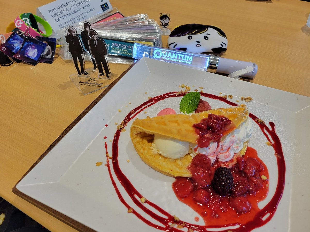 グッズ、ガチャの後は本日初の食事　𓌉◯𓇋
かなりボリュームありました🤭

 #TMNETWORK
 #有明アリーナダイニング