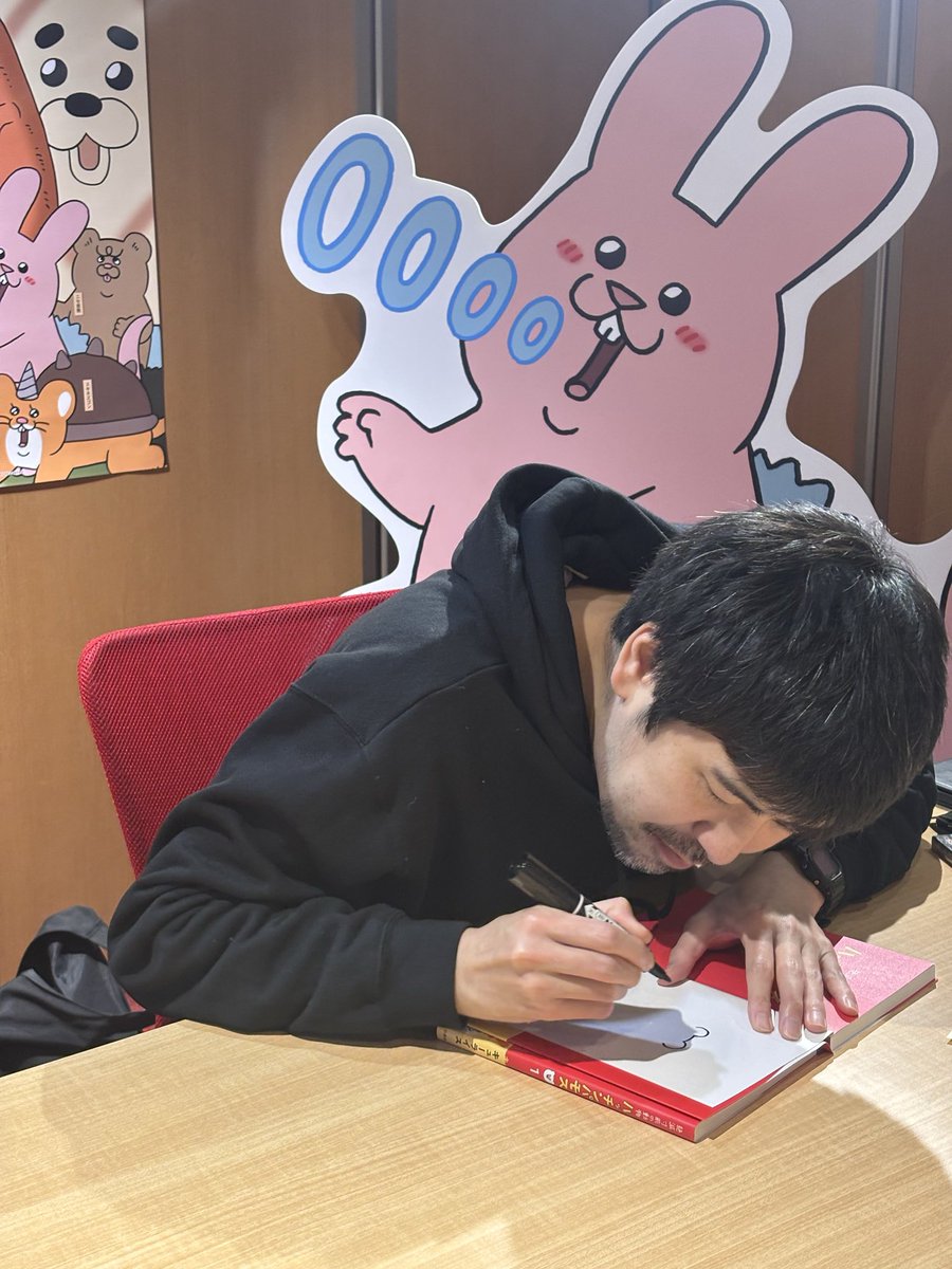 Qrais_Usagi's tweet photo. 本日は東京タワーキューライス猛進撃の抽選サイン会でした！
わざわざ再び会場に来てくださった皆様ありがとうございました🗼
また、抽選に外れてしまった皆様、申し訳ございませんでした…

これからもよろしくお願い致します🙇 https://t.co/nX45UOn8fz
