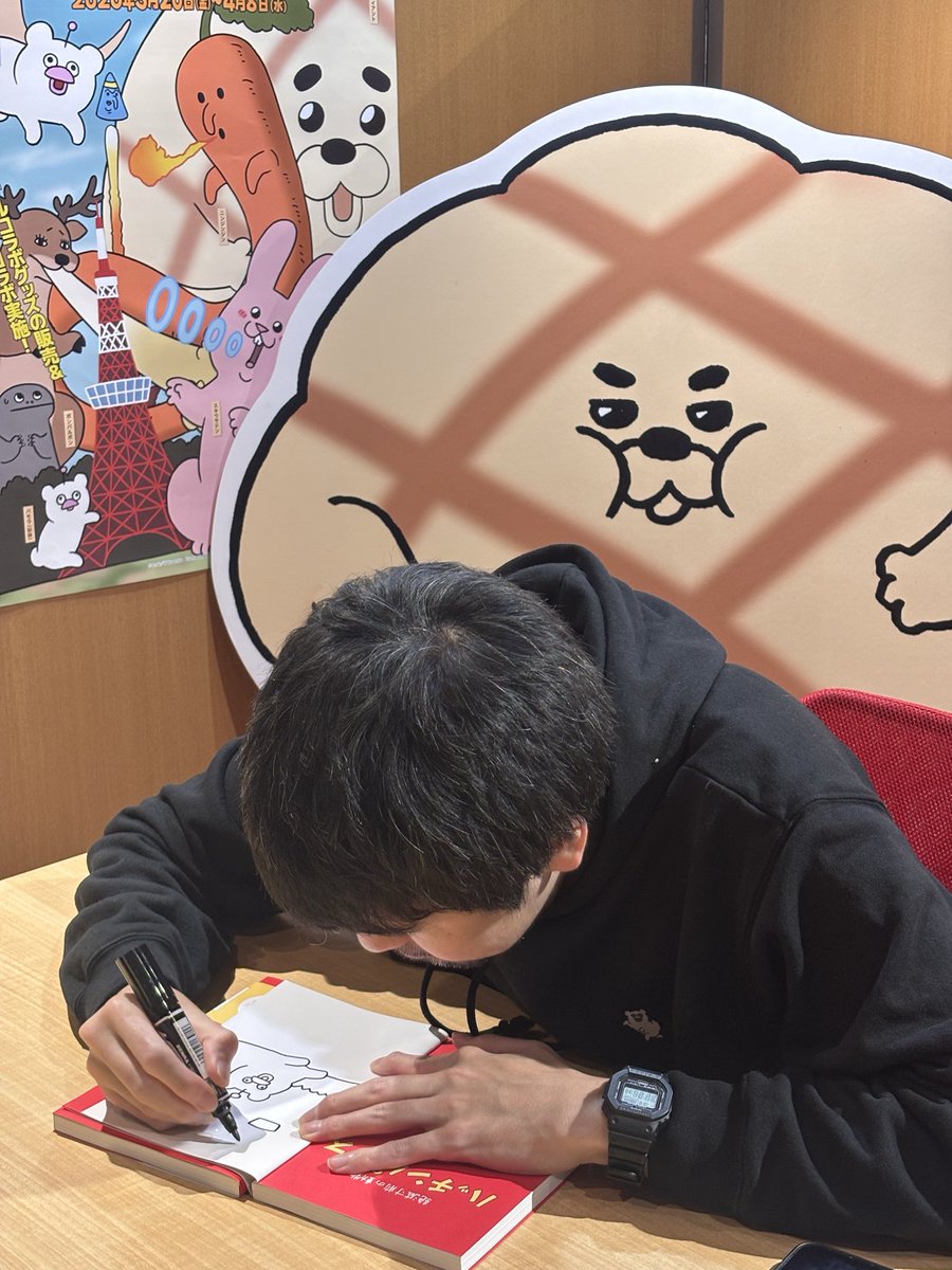 Qrais_Usagi's tweet photo. 本日は東京タワーキューライス猛進撃の抽選サイン会でした！
わざわざ再び会場に来てくださった皆様ありがとうございました🗼
また、抽選に外れてしまった皆様、申し訳ございませんでした…

これからもよろしくお願い致します🙇 https://t.co/nX45UOn8fz