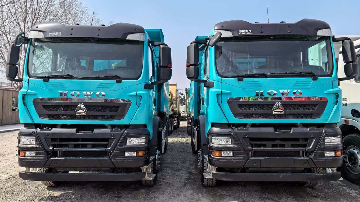fuyuanda2026's tweet image. These blue dump trucks mean business. Built for heavy loads, tough terrains, and getting the job done no matter what. Pure power on wheels.
 #DumpTrucks #HeavyDuty #TruckLife #ConstructionLife #PowerfulMachines #WorkTrucks