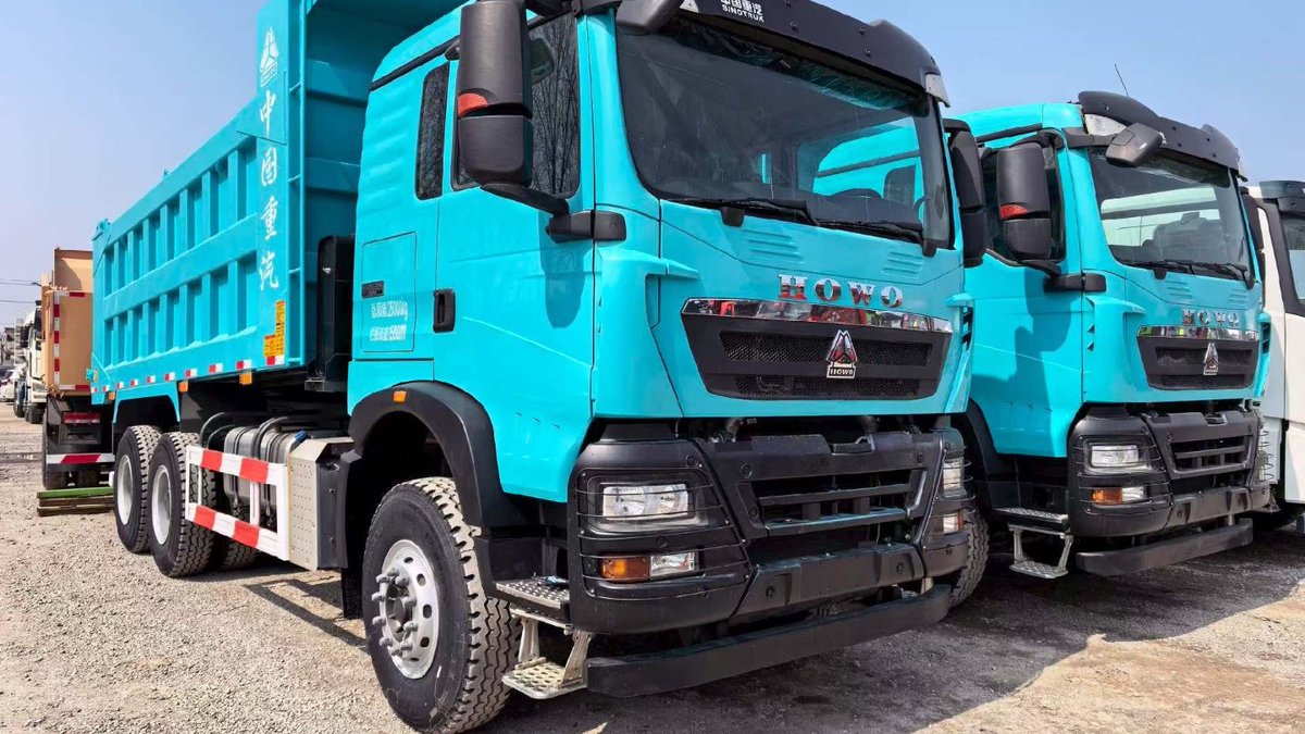 fuyuanda2026's tweet image. These blue dump trucks mean business. Built for heavy loads, tough terrains, and getting the job done no matter what. Pure power on wheels.
 #DumpTrucks #HeavyDuty #TruckLife #ConstructionLife #PowerfulMachines #WorkTrucks