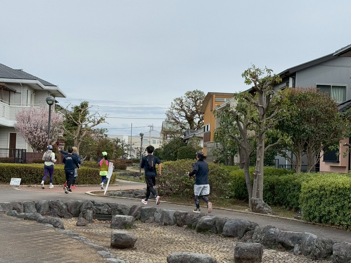 ／
現在放送中の #富士市 編🗻
＼

#富士山 がキレイに見える住宅街へ
「将来自分がどこに住むのかを考えながら生きるのが好き」という須田さん
富士市は候補に挙がっているそうです✨
富士山を望む日常に惹かれている様子でした😊

#しずゆる #田村亮 #中村優 #須田亜香里