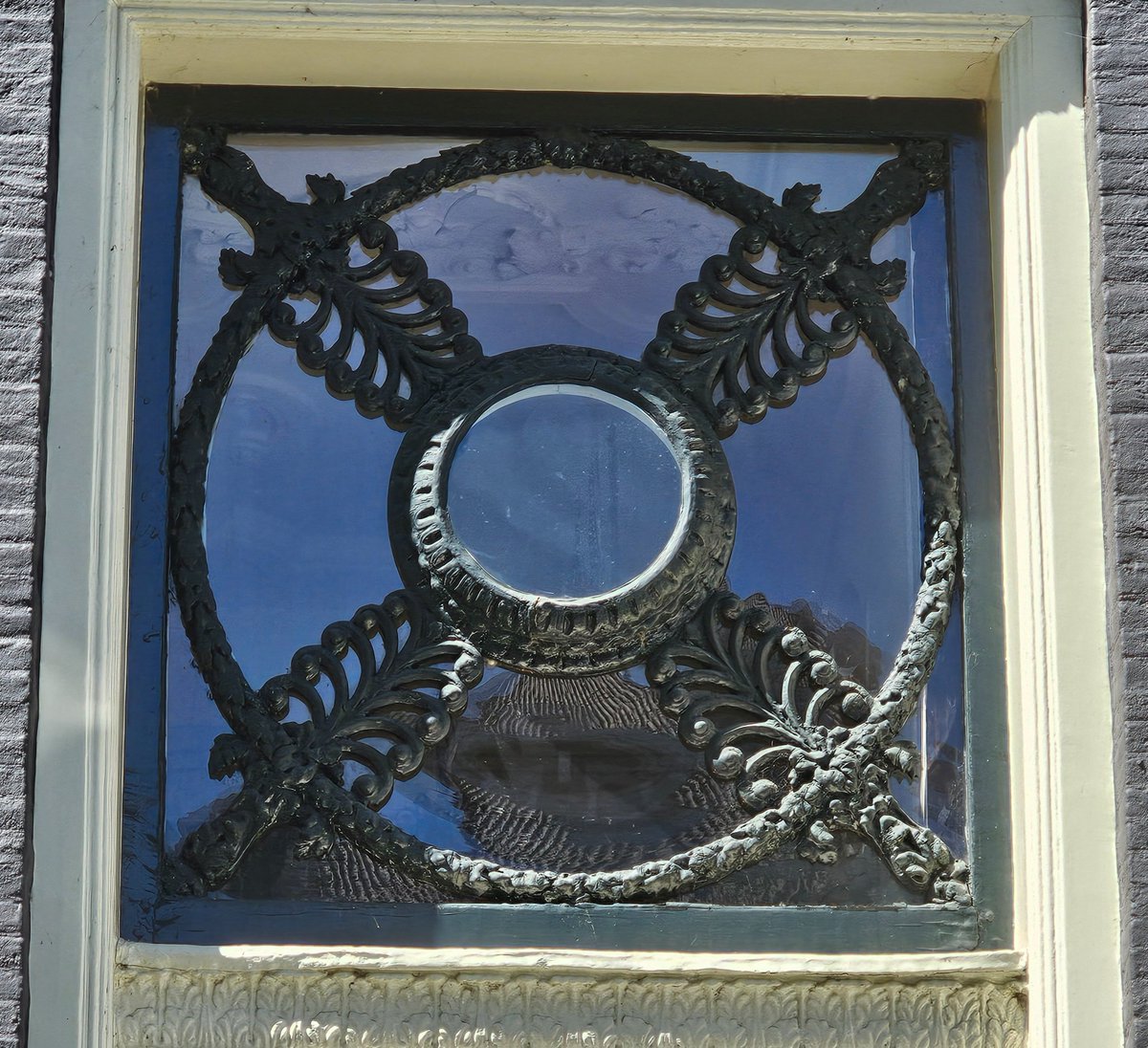 DejanVukos40959's tweet image. Herengracht 104, #Amsterdam Bovenlicht uit de Franse Tijd: begin 19e eeuw, Lodewijk Napoleon woonde
vanaf 1805 in het Paleis op de Dam. Kenmerkend voorbeeld van de zware en sobere empire stijl.