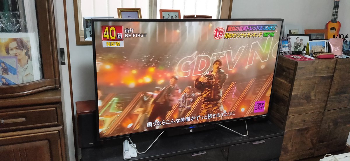 gizmosrx's tweet photo. デカいテレビ欲しいけど、かみさんの許可が下りないのでジャンクを入手して再生を試みている。うんともすんとも言わないやつをジモティーで入手、スタンバイ用の電源ICが出力してないので、ICを入手して交換。動きました＼(^o^)／やれ嬉しや
これまで数台失敗したけど報われたわ https://t.co/8msTtcnoR1
