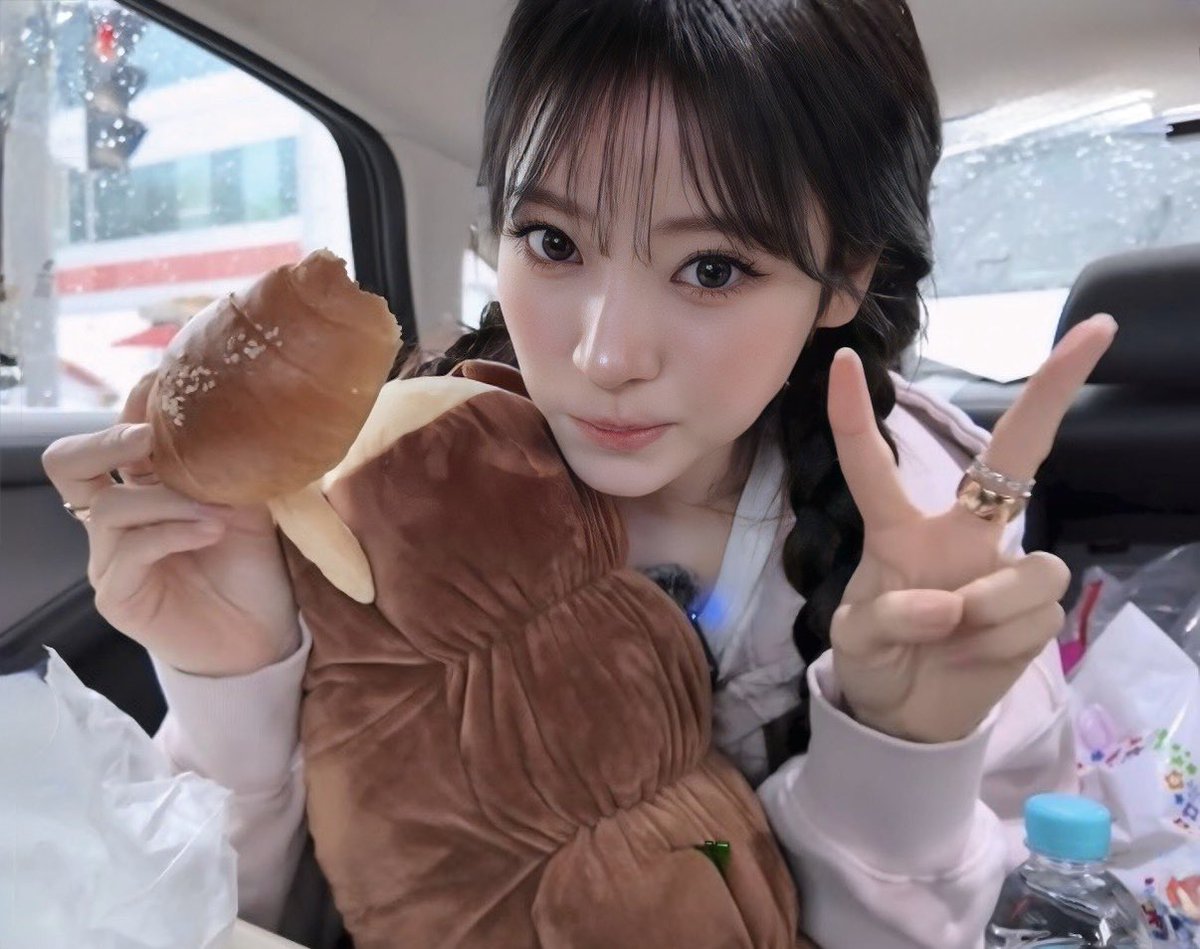 MEOVV ANNA 안나 tweet media