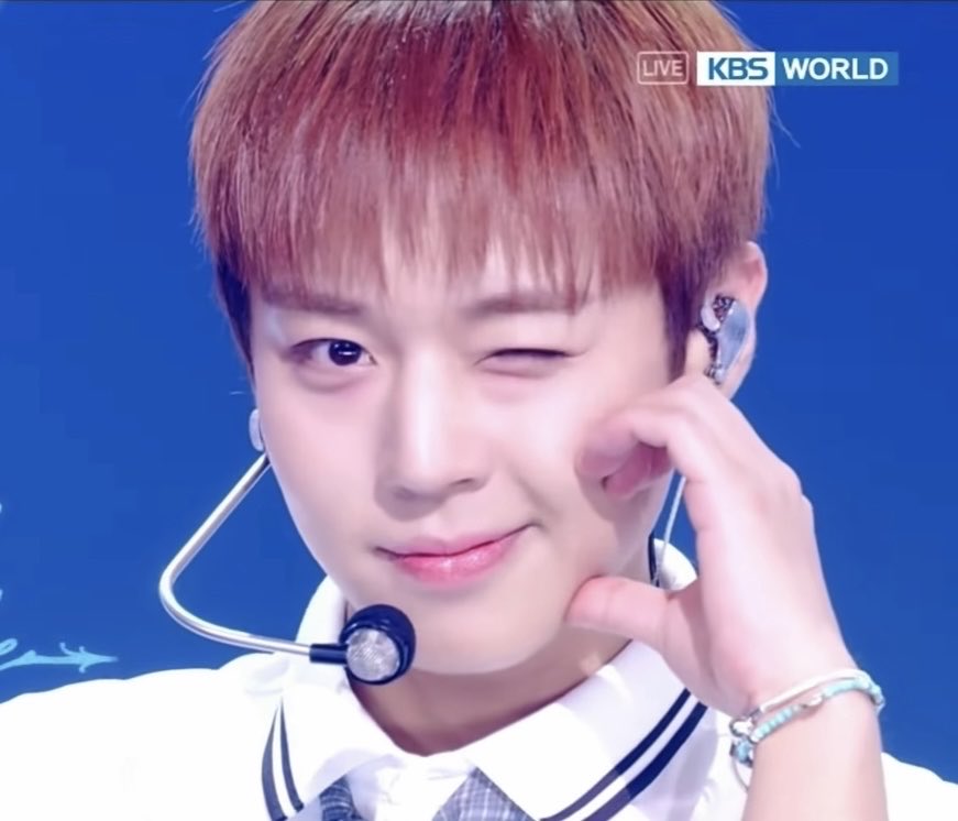 ไม่ว่าจะผ่านไปกี่ปีจีฮุนก็ยังเหมือนเดิม หน้าเด็กมาก น้องคนนี้พึ่งเดบิวต์รึป่าวน้า