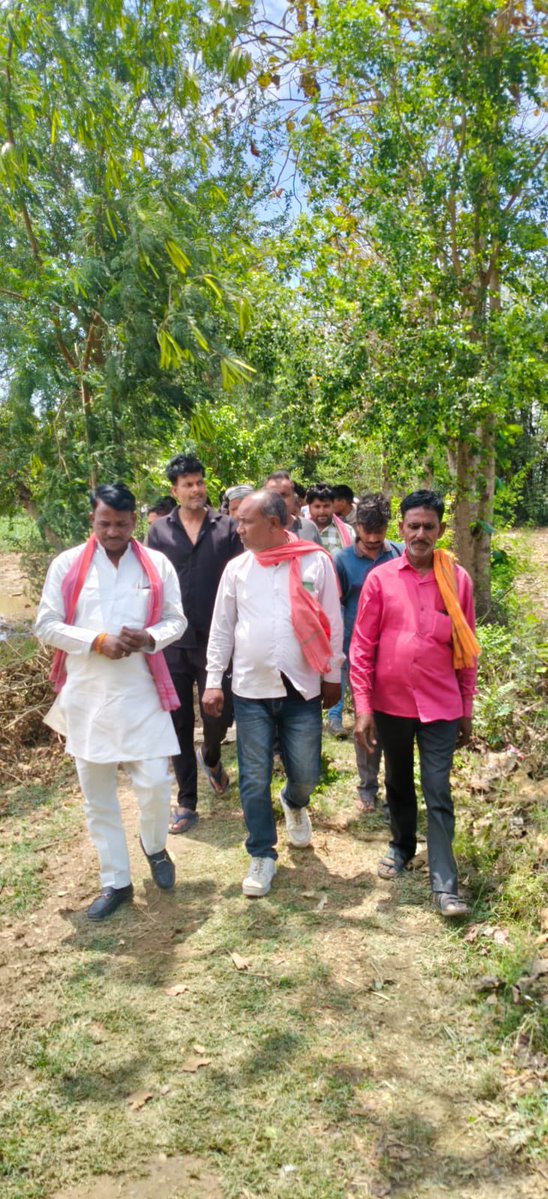 दुखद 
आज अपने विधान सभा क्षेत्र बलरामपुर सदर के हमारे बहुत ही करीबी पारिवारिक सदस्य की तरह चाचा सामान श्री राम बदल यादव निवासी जंगीपुरवा (गैंजहवा )जी का आकस्मिक निधन हो गया था दाह संस्कार में उपस्थित होकर शोक संवेदना व्यक्त किए 
 ईश्वर अपने श्री चरणों में स्थान प्रदान करे ।।