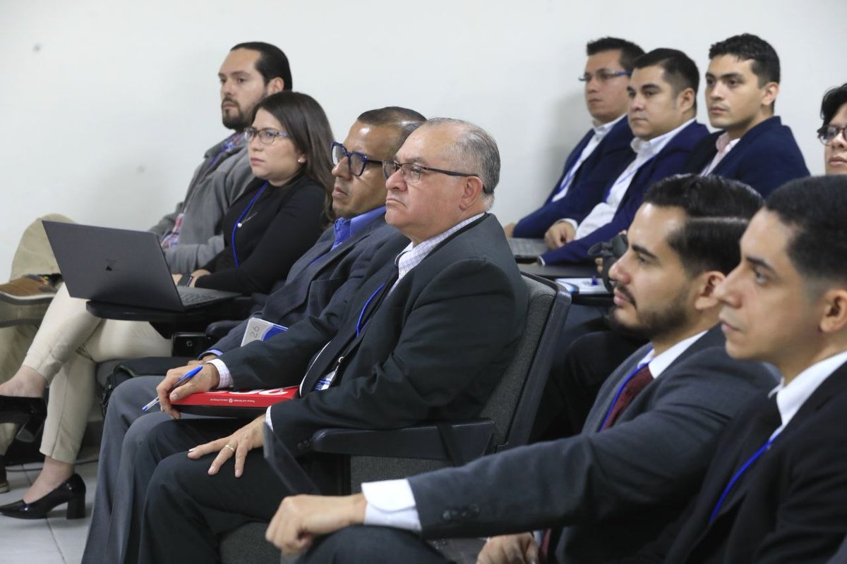 Diario El Salvador tweet media