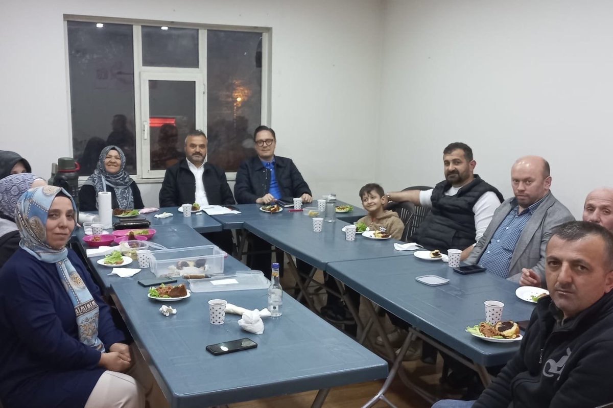 FatihP0YRAZ's tweet photo. Sorumlusu olduğumuz Sancaktepe Safa Mah. Yönetim Kurulu Toplantımıza katılım sağladık. @abdullahozdemir @GiyaseddinGergn @halimaksu @akpinarturgay @FeyzullahTORLAK @abdullahipek28 https://t.co/8xy0PP2qtG