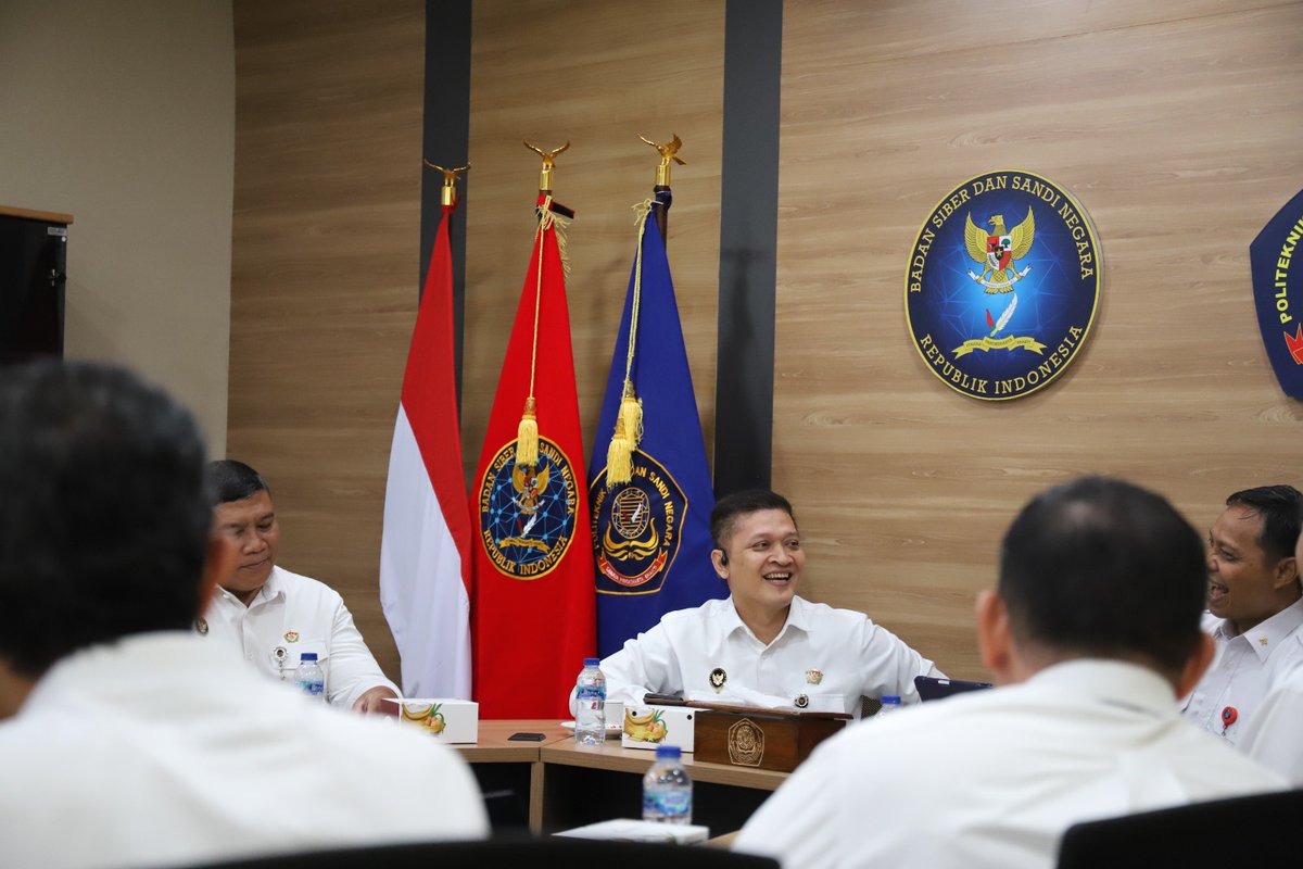RAKYATINDO_ID's tweet image. Kemenko Polkam Perkuat SDM Siber Nasional Lewat Kunjungan ke Poltek SSN Bogor

#kemenkopolkam #menkopolkam #SDM #rakyatindonesiaid