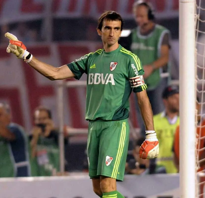 ✅️ En la Sudamericana
✅️ Buzo Verde
✅️ Penal atajado 

Tus ojos me recuerdan a los suyos