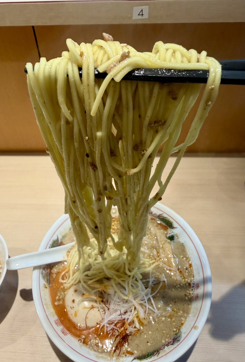 変なおじさん tweet media