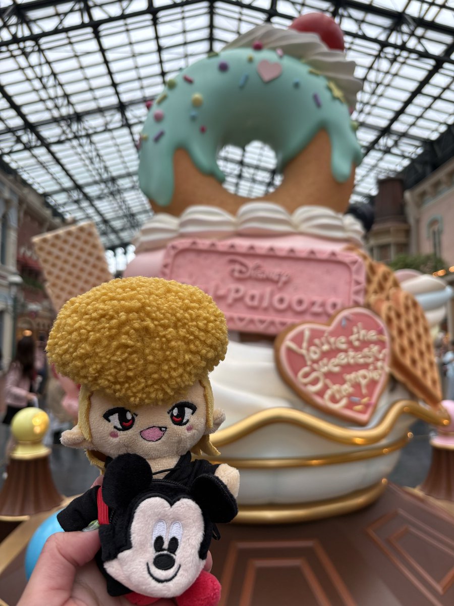 Ossu_Ora_YOKO's tweet image. 雨だけど楽しいねぇ🥰

@ShowAyanocozey 
#tdl #disney