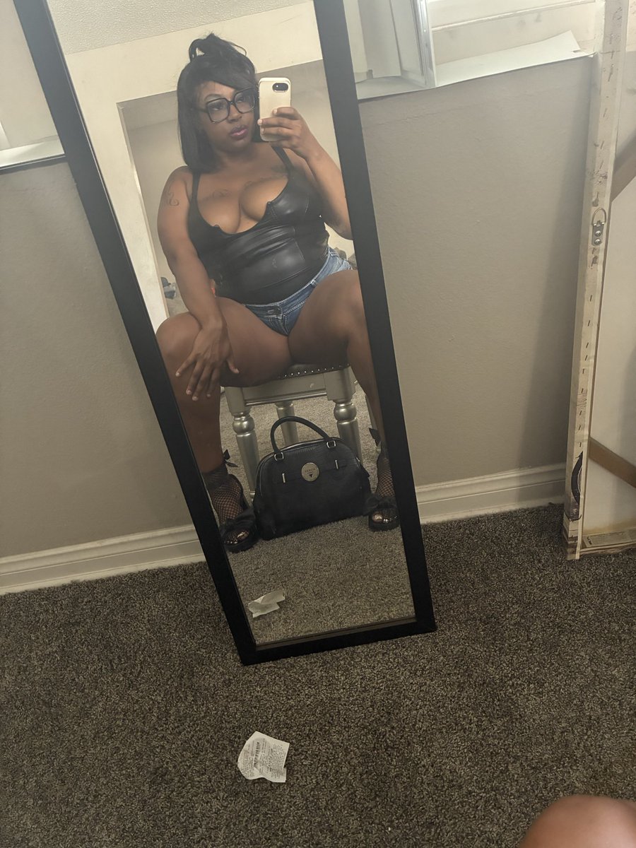 Tatted03's tweet photo. Big momma fr 💋💋💦 https://t.co/nPYbq521yn