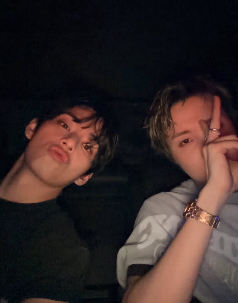 gloss_min_'s tweet image. Ah an army saw tae and hobi driving an orange Lamborghini after day 1 Tampa concert, they only mentioned it now after they saw tae posted this pic !!