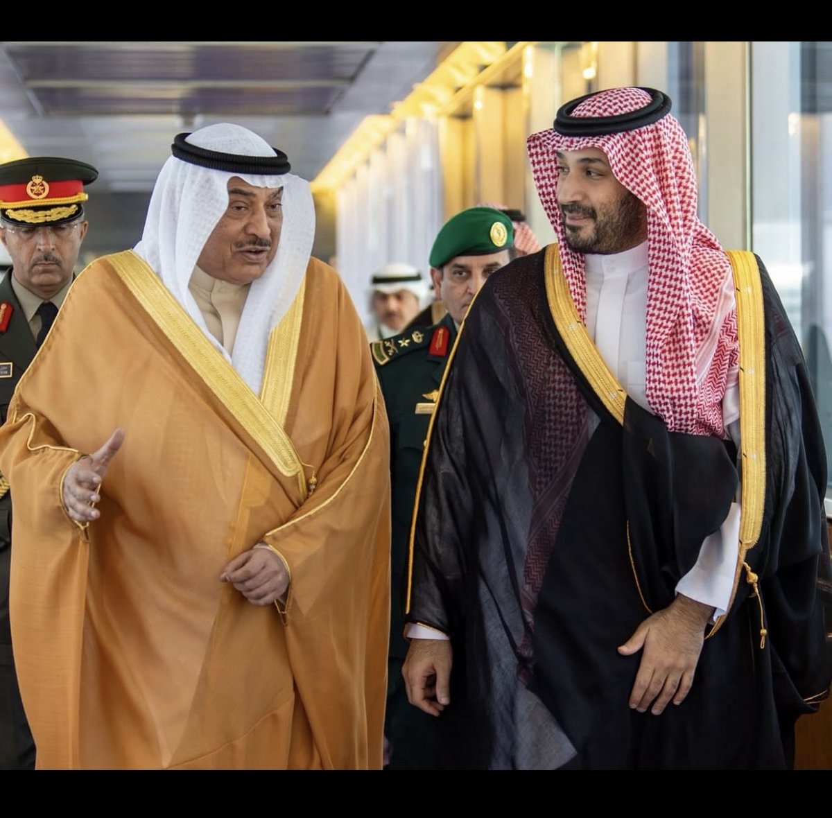 ssaad85's tweet photo. هيبة الموقف وهدوء القادة
تفاصيل تصنع التاريخ 🇰🇼🇸🇦

#السعوديه_الكويت 
#السعوديه_العظمى 
#الكويت_الآن https://t.co/oMxO1rHzol