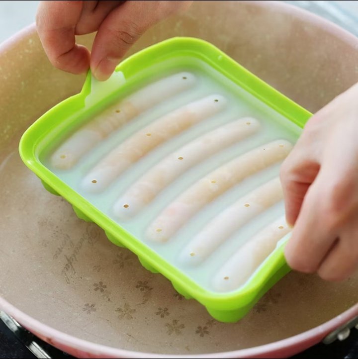 bumbloombee's tweet photo. Bikin sosis homemade buat stock frozen food pake cetakan sillicon, gampang bgt tinggal di kukus aja https://t.co/EtmP1eS9oA