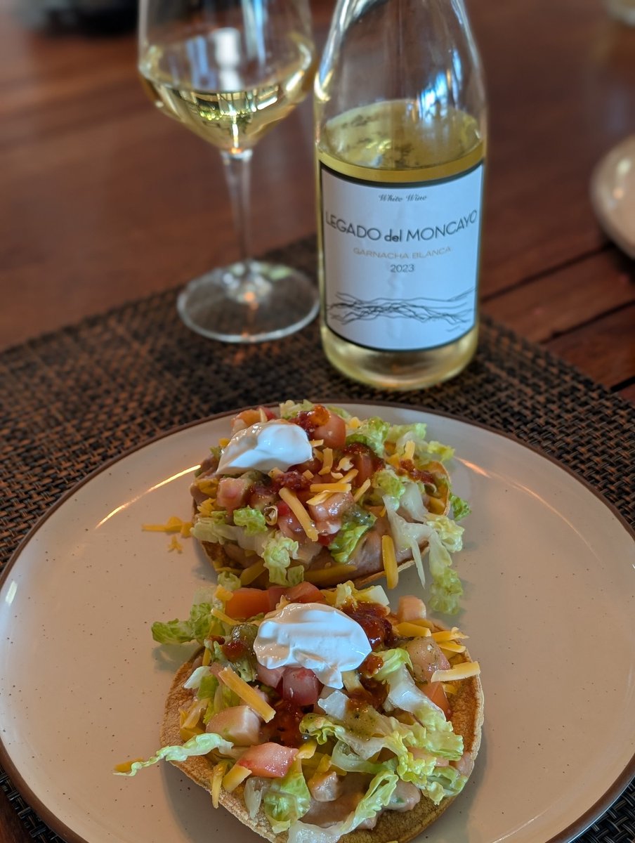 jnelson712's tweet photo. Make your own Taco Bell paired with Garnacha Blanca! https://t.co/kvnepHZNHl