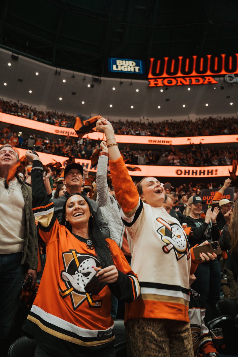 AnaheimDucks's tweet image. The vibes are high! 

#FlyTogether