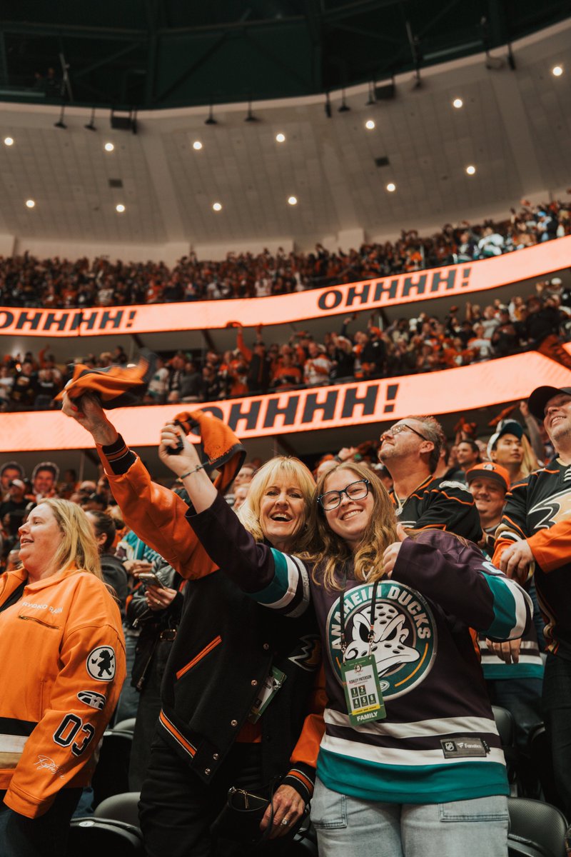 AnaheimDucks's tweet image. The vibes are high! 

#FlyTogether