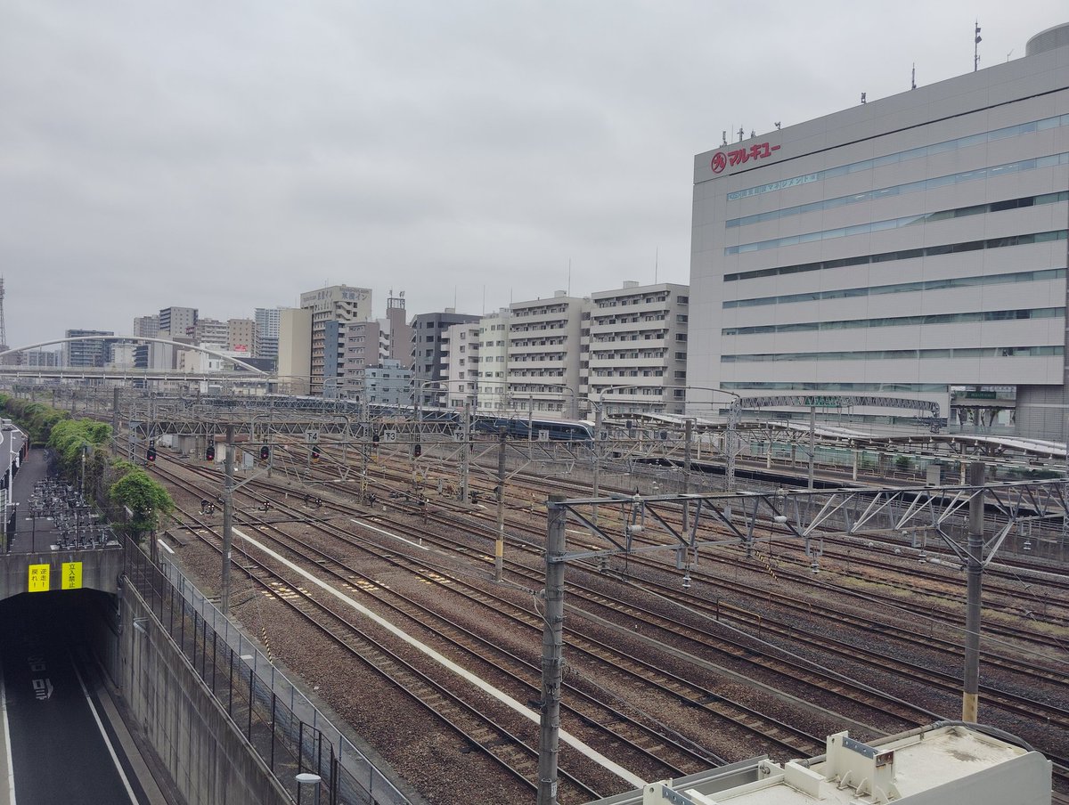 tmu_railclub's tweet photo. 4/29は、地理学研究会(@Geoken_TMU)さんと合同でさいたま市巡検を行いました。
鉄道博物館の見学を大きな目玉として、その他にも大宮操車場の跡地の再開発であるさいたま新都心駅周辺や、東日本の玄関口である大宮駅周辺、建設に一悶着あったニューシャトルの乗車体験などを楽しみました。 https://t.co/mjouhzMHVg