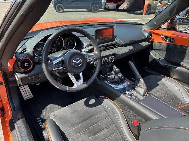 大切に乗ってくれる方　ＭＸ－５ミアータ    ３０周年記念車　左ハンドル　2Lエンジン　F6速

しばらく当社のオーナー様が大事に乗って頂きましたが
今回NAロードスターに乗り換えると言うことで当社の戻ってきます。
ずっと持っておきたいのですがやはりレース活動もあるし