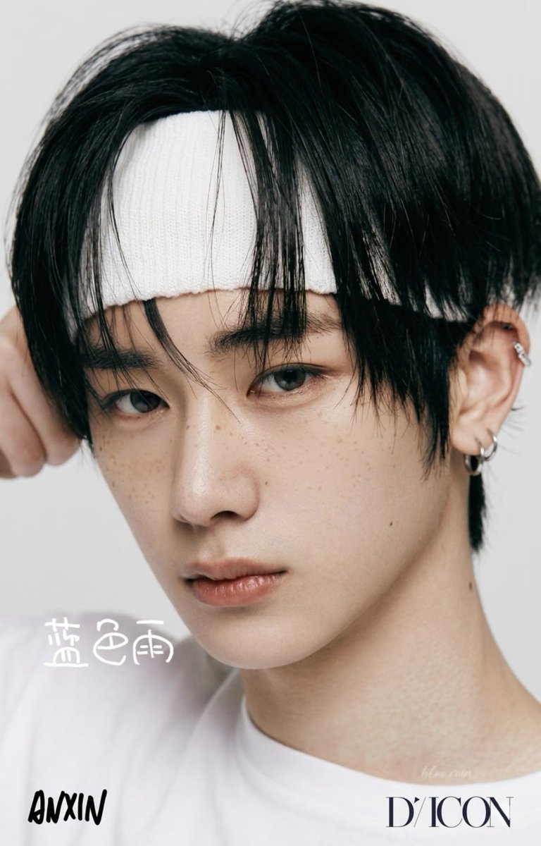 topxinn's tweet photo. THE FRECKLES?? https://t.co/1S7dMWCPrT