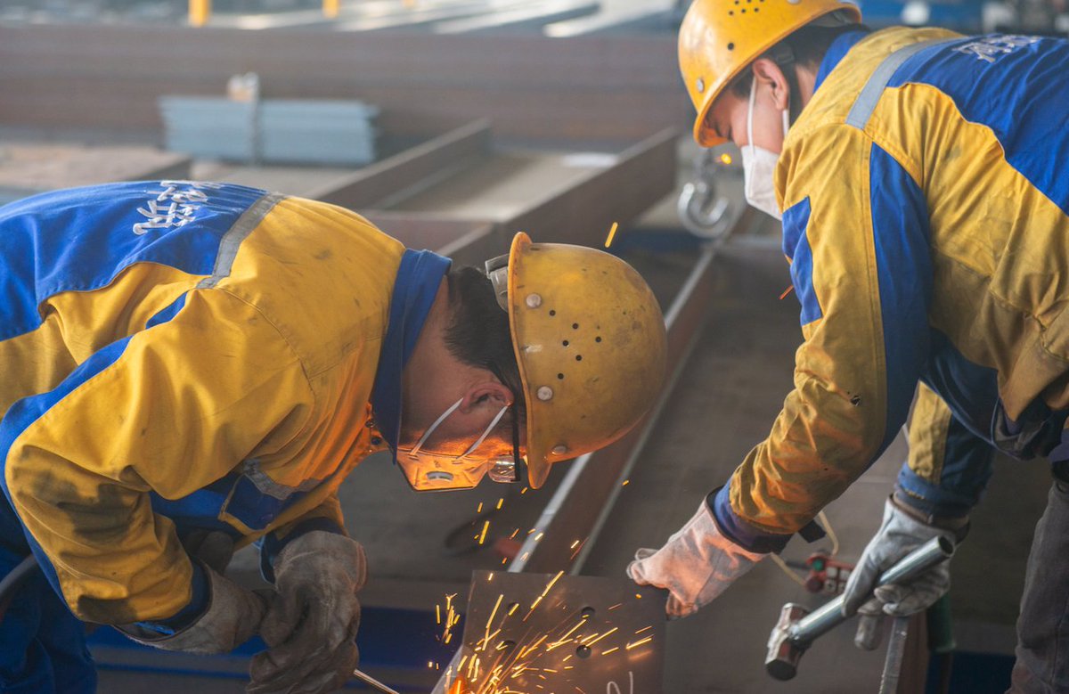 Huazhuhuiteng's tweet image. Sparks of craftsmanship, strength built to last.
Every weld is a promise of quality, precision, and reliability.
From skilled hands to strong steel structures—we don’t just build parts, we build trust.
cnsteelstructure.net
#WeldingCraft #SteelFabrication #FactoryWork