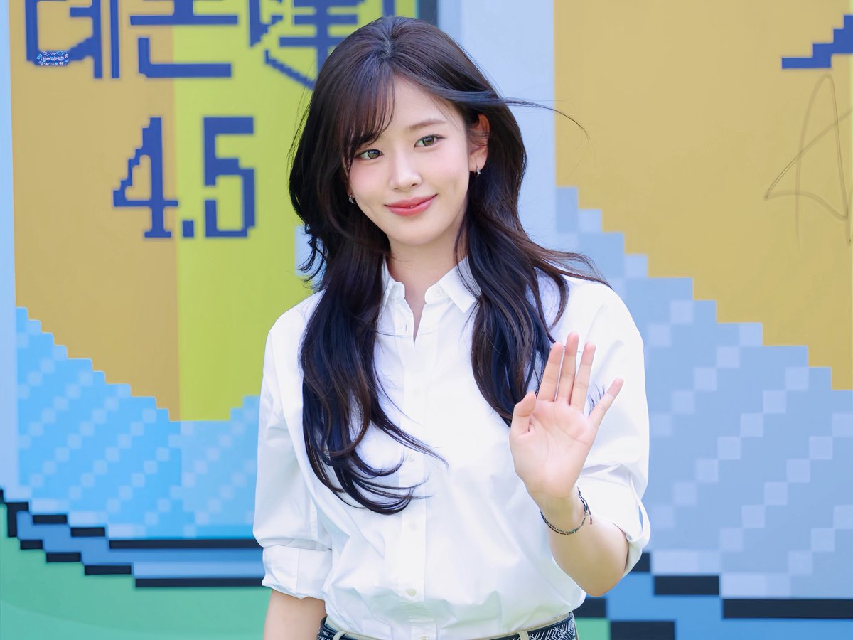 yj_ tweet media