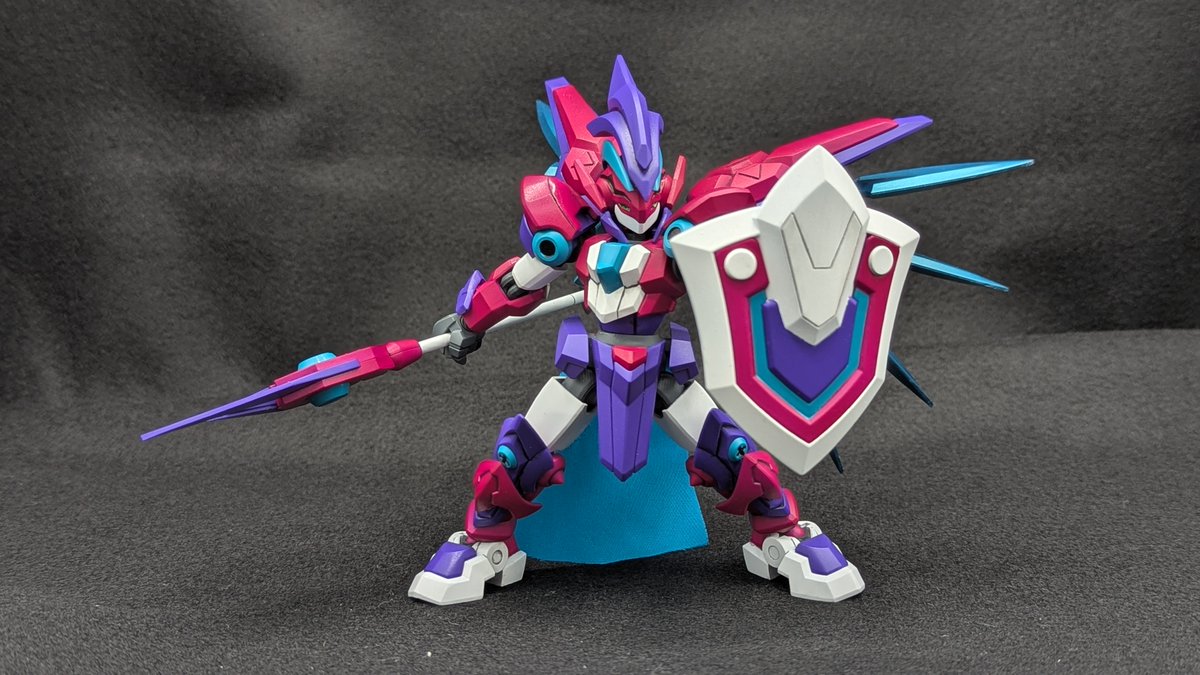 俺LBX【アキレス・フィロバテス】完成しました！
テーマ①で製作し、アキレスD9ベースにエンペラーM３、エルシオンのパーツをミキシングしています。
カラーがだいぶ毒々しいのでアキレスの死因である毒矢繋がりでヤドクガエルの学名から名前を付けました。
#LBX
#ダンボール戦機 
#鹿ダンコンテスト