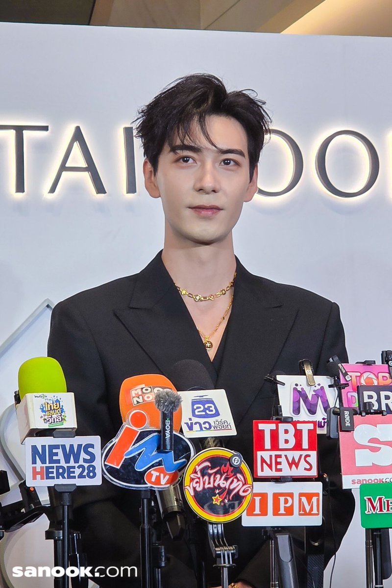 คนชิลแห่งปี ตอนแรกที่ไถเจอนึกว่าเป็นai ความคอนทราสนี้ 55555555

#เฉินซิงซวี่ #ChenXingxu 

ลุคไปหาขออร่อยชิลๆ VS บอสออกงาน 🤣😆