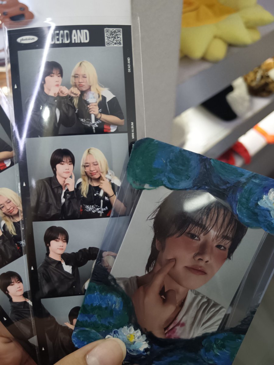 dead and photobooth done 😋