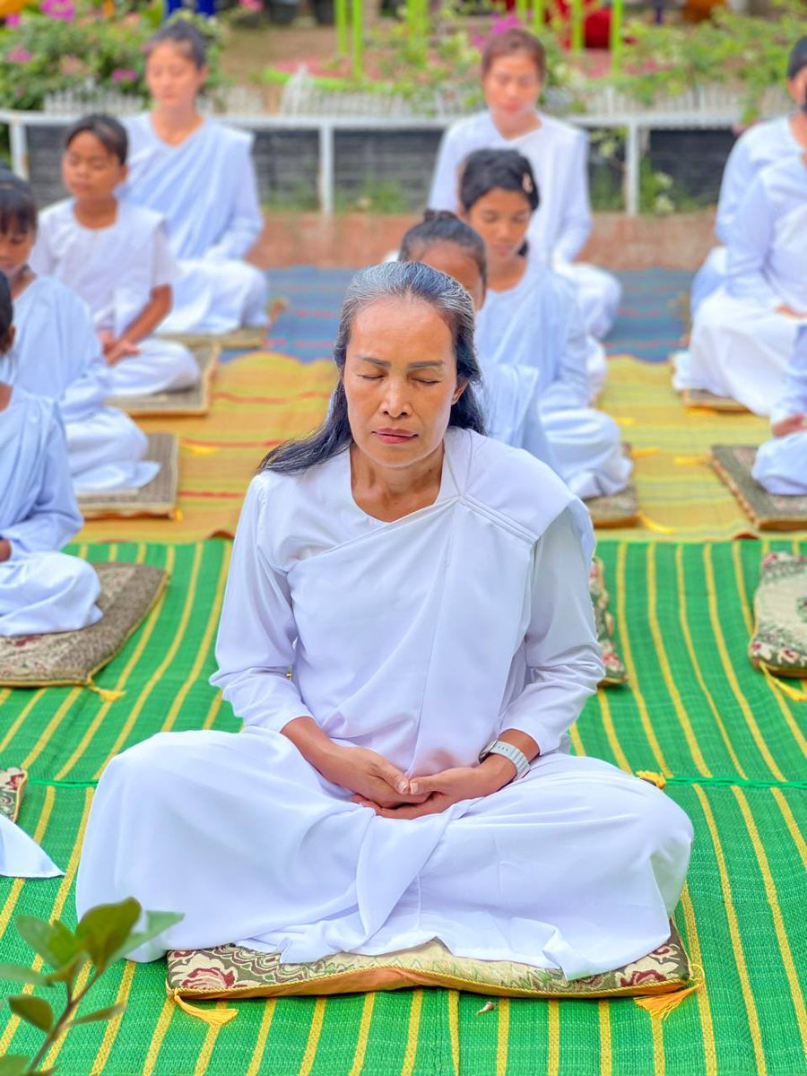 MamSomaly's tweet photo. អំណោយផលល្អ ក្នុងថ្ងៃវិសាខបូជា សូមជ្រះថ្លាអនុមោទនាបុណ្យ បេីអាចបាន យេីងនាំគ្នាកាន់សីលប្រាំទាំងអស់គ្នា លាចាក គ្រឿងស្រវឹង ក្នុងថ្ងៃនេះ ក៏ជាផលដែរ 🙏🙏🙏
#SomalyMam #AFESIP #survivor #somalymam