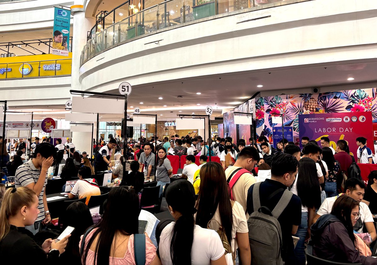 InqPOP's tweet image. #HappeningNow: Job seekers gather at Robinsons Manila as Robinsons Malls rolls out its Nationwide Labor Day Job Fair in partnership with the Department of Labor and Employment (DOLE) and the Public Employment Service Office (PESO).

#JobFair2026 #BrandRoom
