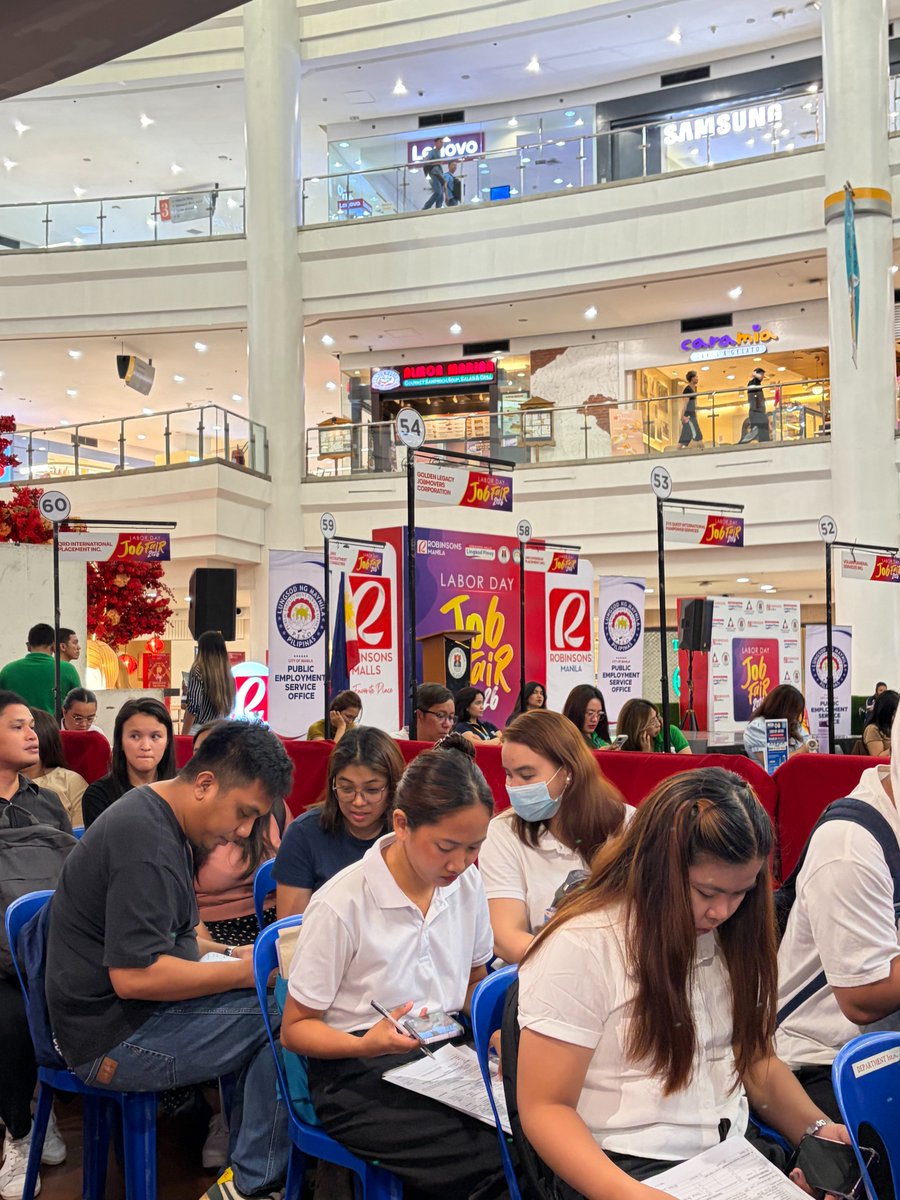 InqPOP's tweet image. #HappeningNow: Job seekers gather at Robinsons Manila as Robinsons Malls rolls out its Nationwide Labor Day Job Fair in partnership with the Department of Labor and Employment (DOLE) and the Public Employment Service Office (PESO).

#JobFair2026 #BrandRoom