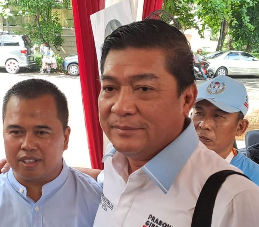 NenkMonica's tweet photo. MEMPIDANAKAN seorang TERPIDANA akankah sama Sulitnya Dengan MENTERSANGKAKAN seorang TERSANGKA ???
Negara kalah oleh seorang Terpidana dan Tersangka. https://t.co/SMu04rJ2rC