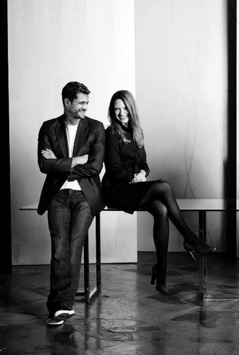 BarchieApahart's tweet image. I want to experience the way Peter Bishop ( Joshua Jackson ) looks at Olivia Dunham ( Anna Torv ) 🥰🥰 pretty pleaseeee #fringe